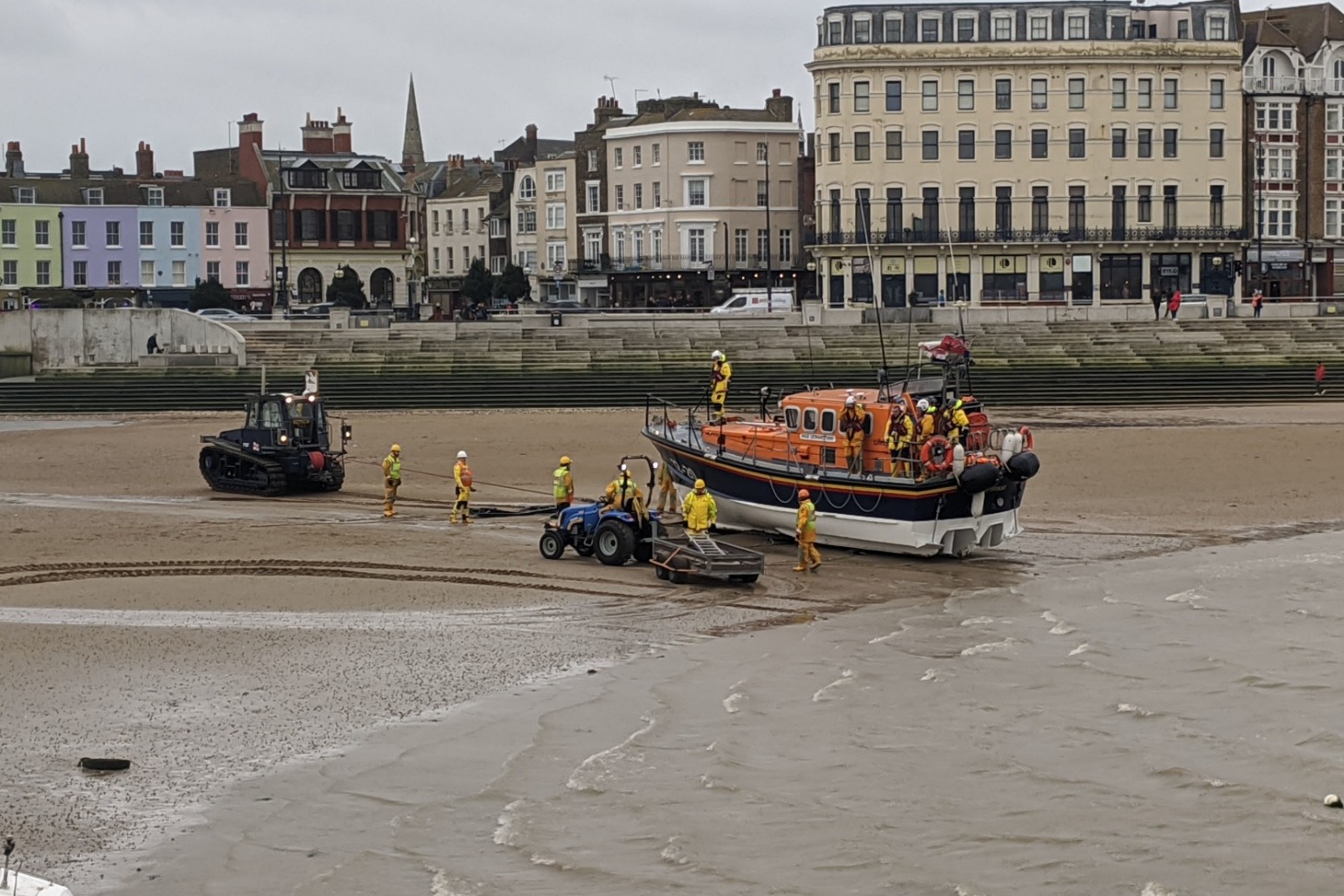 Body recovered after Kent sea search 